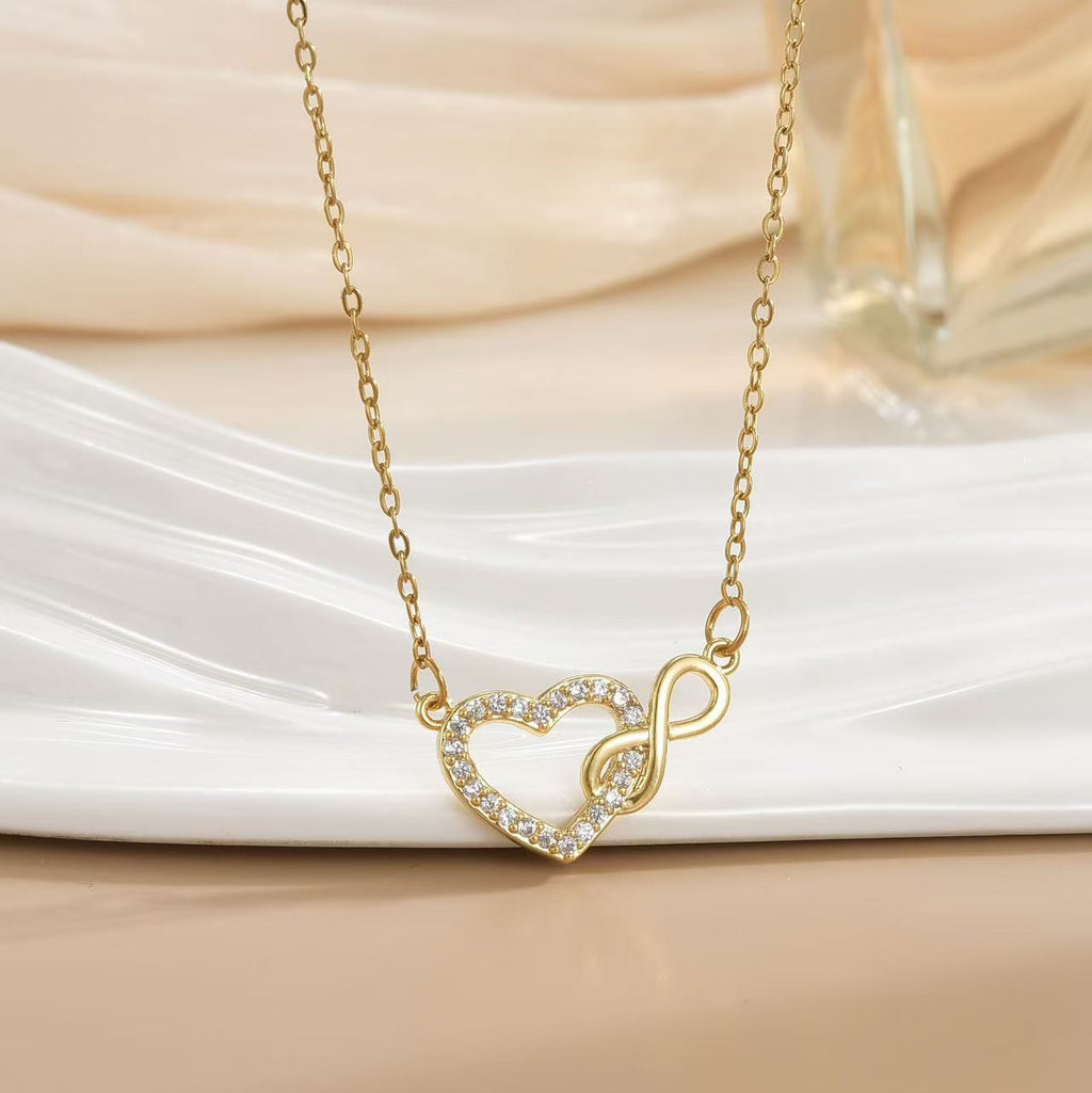 Damen Halskette mit modernem Kreuzanhänger und eleganter Gliederkette Shop Nory