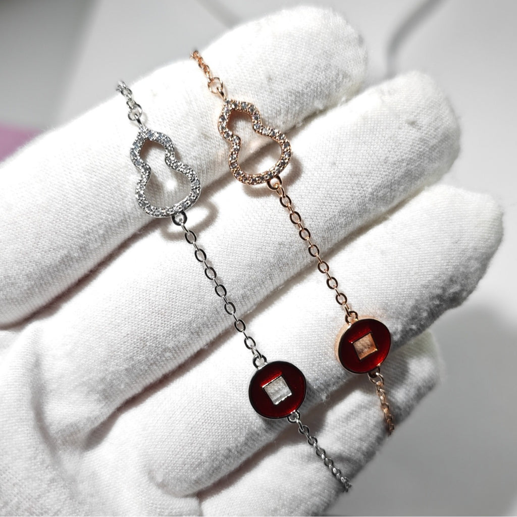 Damen Armband mit einzigartigen geometrischen Anhängern und funkelnden Zirkonia Shop Nory