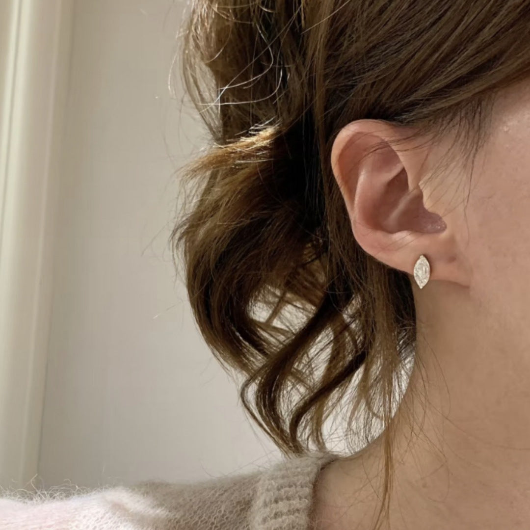 Navette Schliff Diamant Ohrstecker mit Feiner Krappenfassung