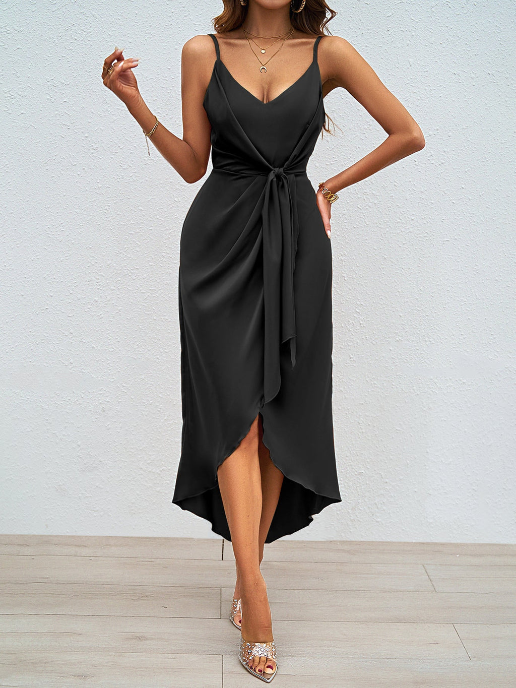 Damen Midikleid mit raffiniertem Wickeldesign und verstellbaren Trägern