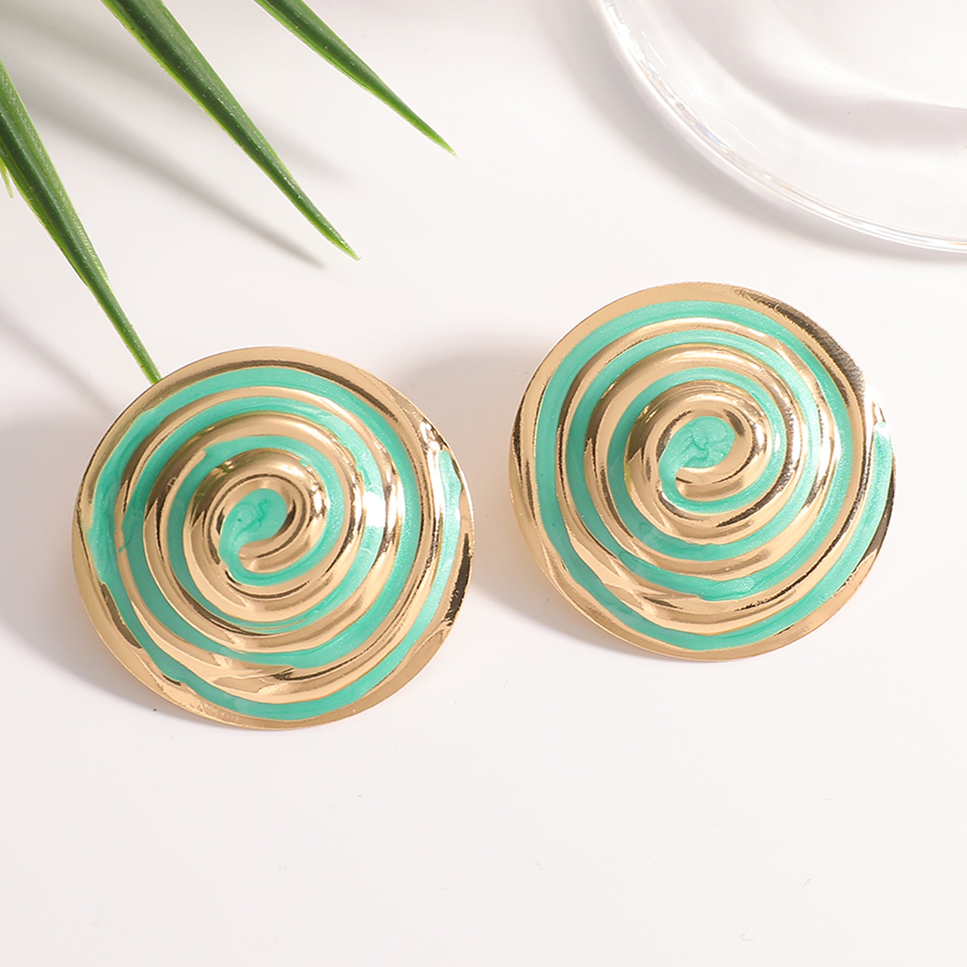 Damen Ohrstecker im eleganten Spiralen-Design Shop Nory