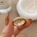 Damen Ring mit filigranem Perlendesign und elegantem Goldfinish Shop Nory