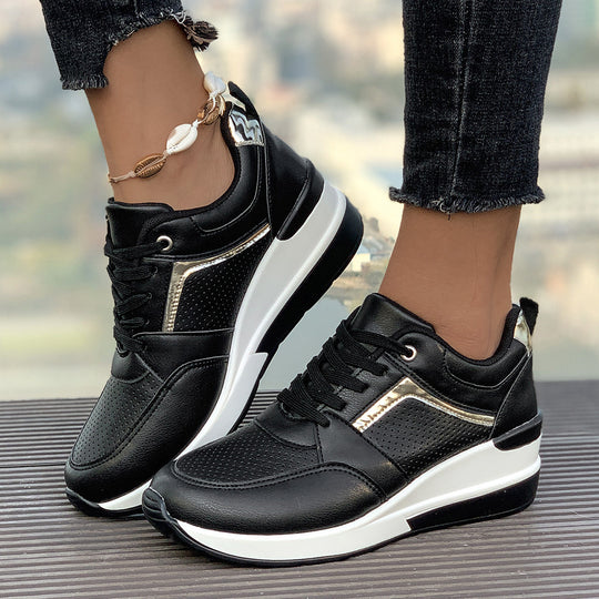 Damen Keilabsatz-Sneaker mit perforierten Einsätzen und Metallic-Details Shop Nory