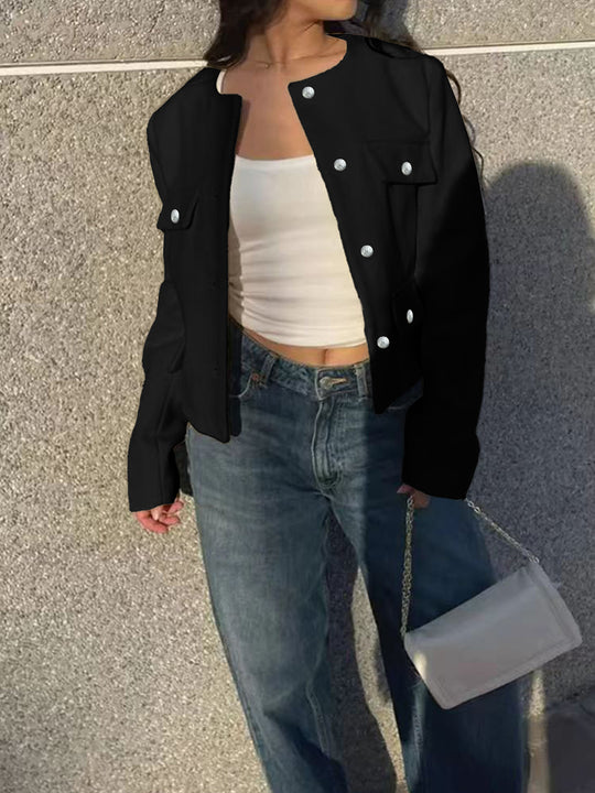 Damen Kurzjacke im Bouclé-Style mit Rundhalsausschnitt, Zierknöpfen und aufgesetzten Pattentaschen Shop Nory