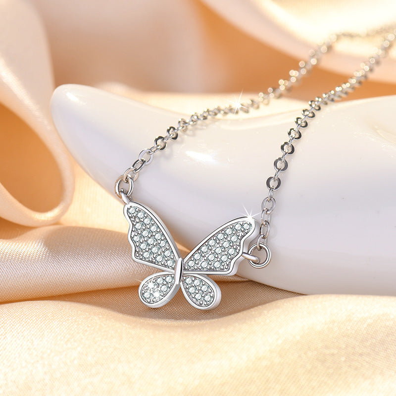 Damen Halskette mit filigranem Schmetterlingsanhänger und funkelnden Zirkonia Shop Nory