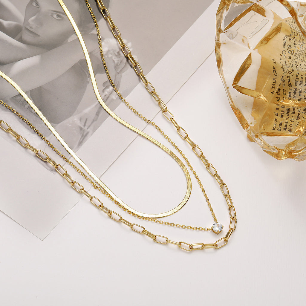 Damen mehrlagige Halskette mit zarten goldenen Ketten und funkelndem Anhänger Shop Nory