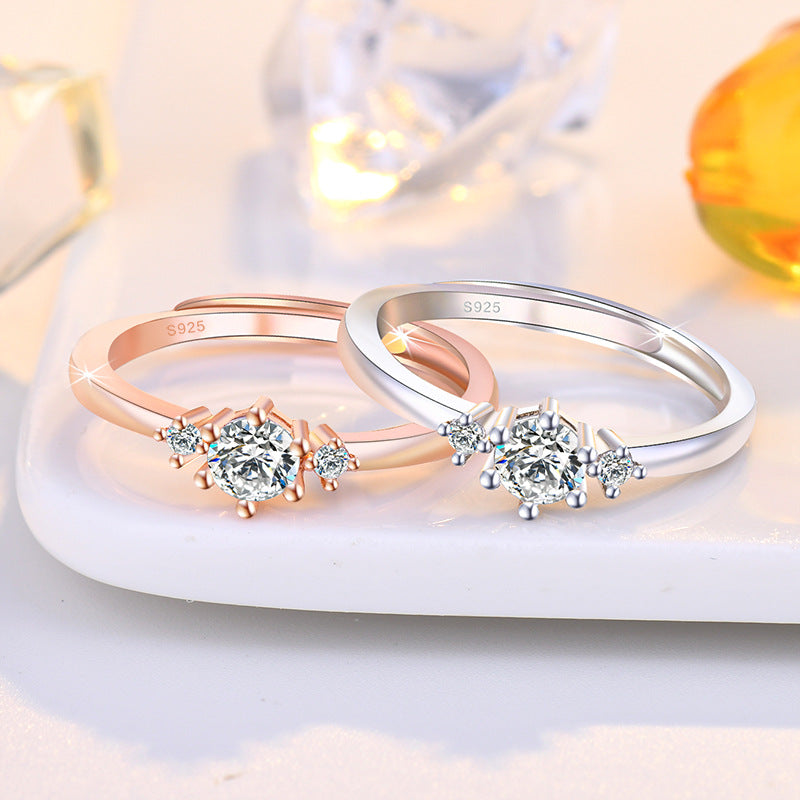 Damen Verlobungsring mit kunstvoller Zirkonia-Besatzung und eleganten Details Shop Nory