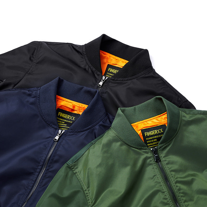 Herren Modernes Nylon-Flightbomber mit kontrastierendem Innenfutter, Ärmeltasche und elastischem Rippbündchen Shop Nory