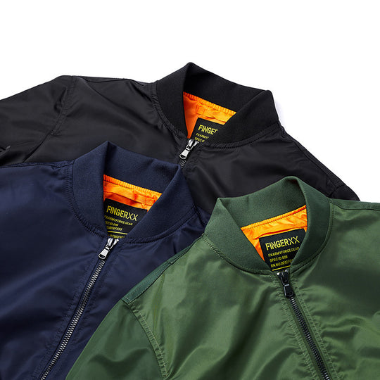 Herren Modernes Nylon-Flightbomber mit kontrastierendem Innenfutter, Ärmeltasche und elastischem Rippbündchen Shop Nory