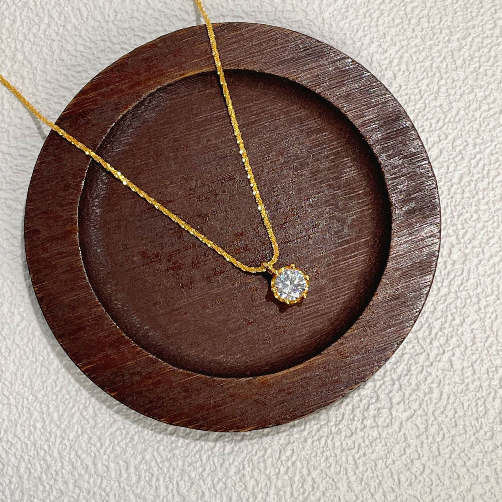 Damen Halskette mit funkelndem Kristallanhänger und feiner Gliederkette Shop Nory