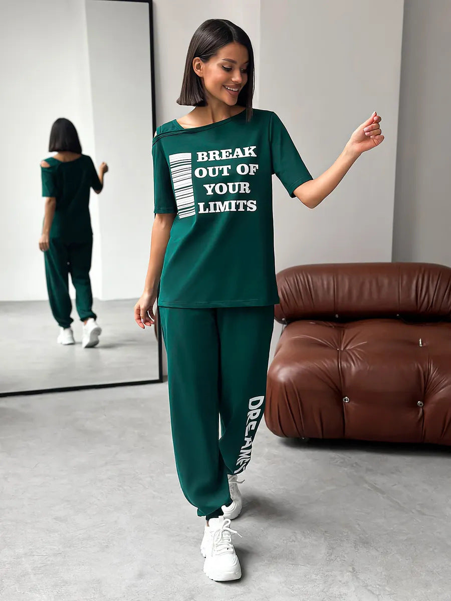 Damen lässiges Lounge-Set mit Cut-Out Schulter und Statement-Print Shop Nory