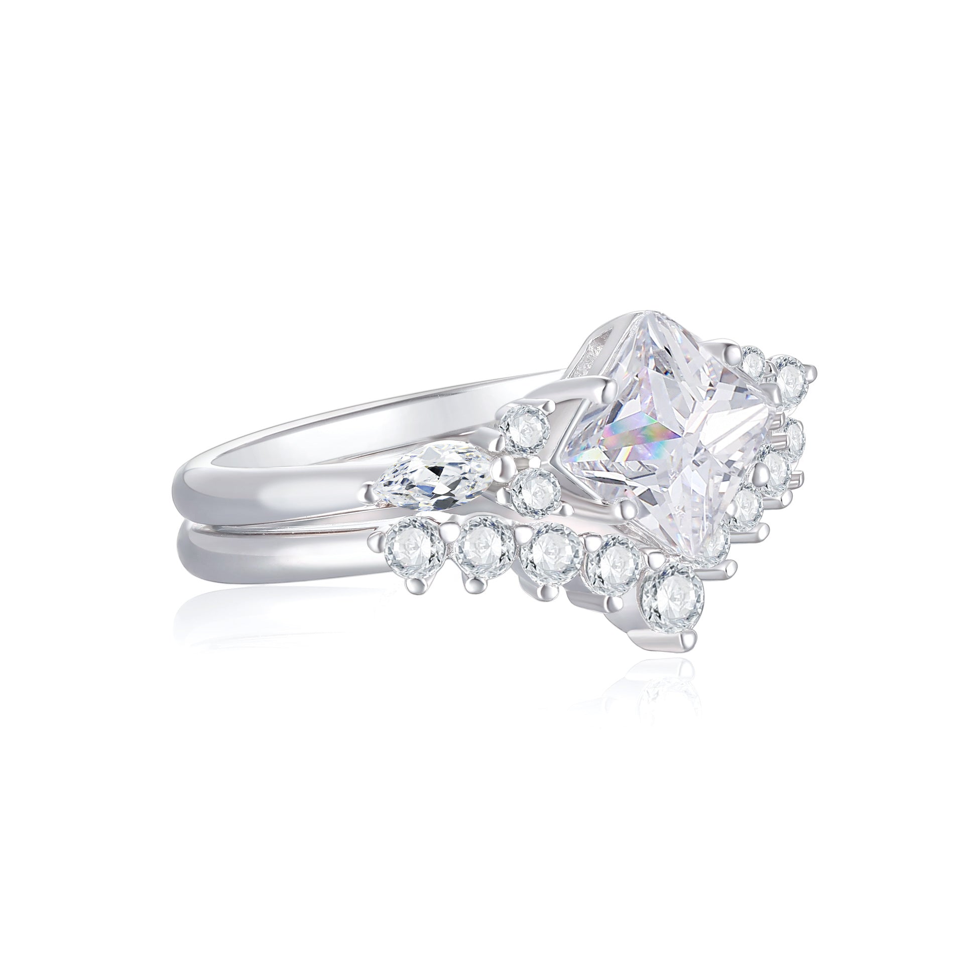 Damen majestätischer Verlobungsring mit kunstvollem Design und funkelnden Zirkonia Shop Nory
