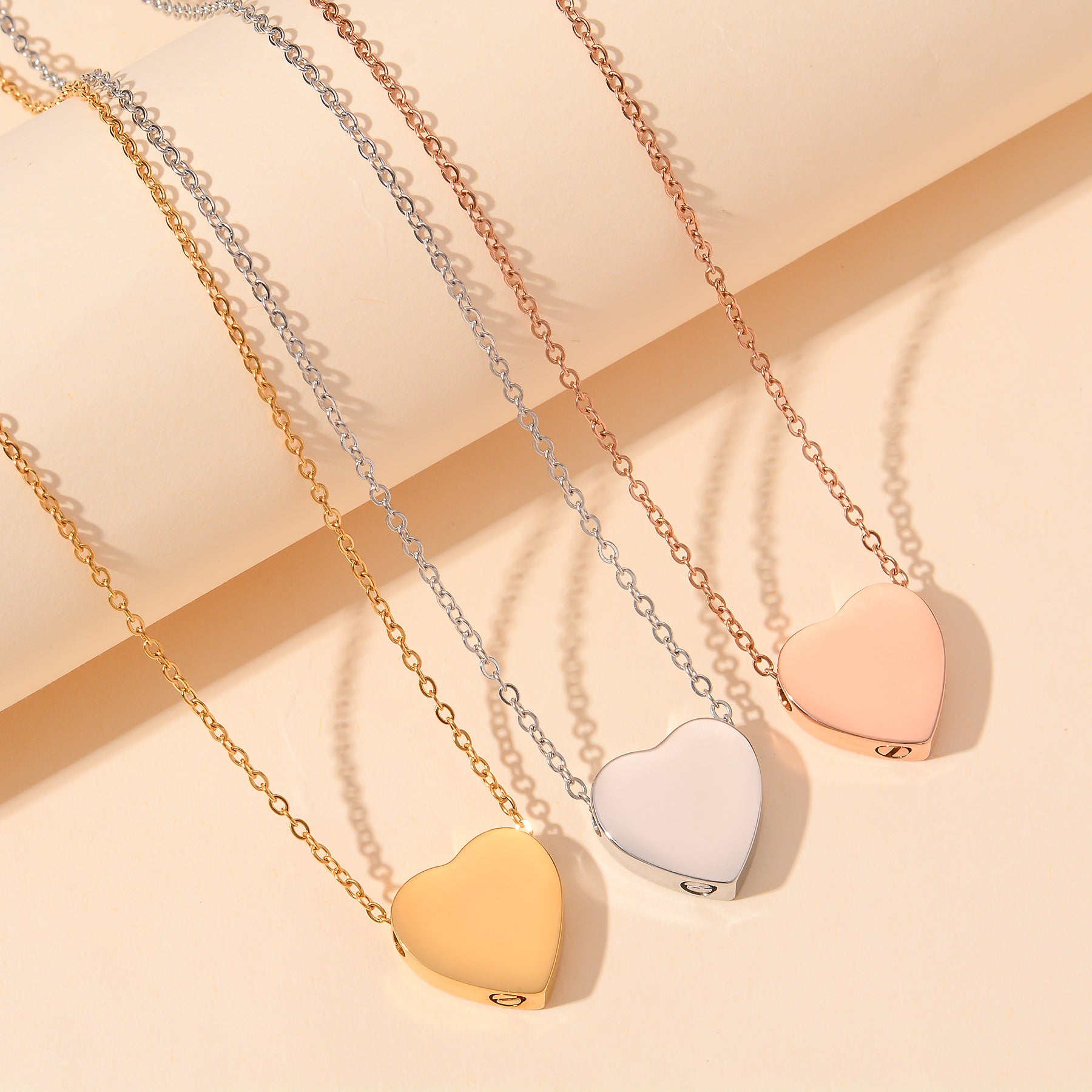 Damen Halskette mit gravierbarem Herzanhänger aus hochwertigem Edelstahl Shop Nory