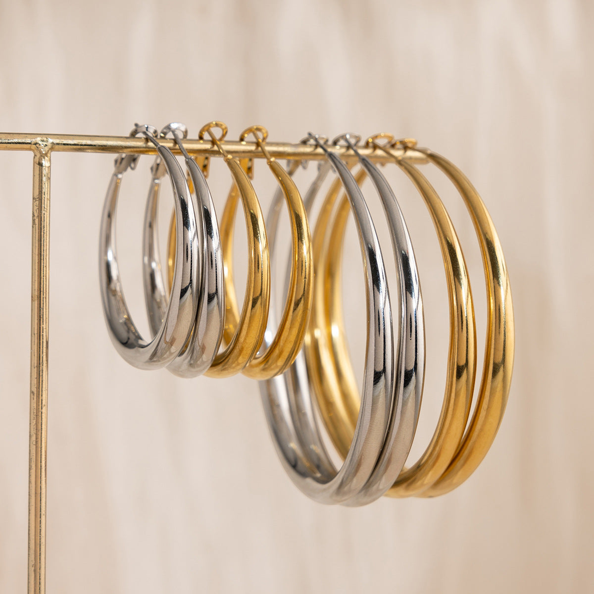 Damen Creolen Ohrringe mit modernem, hypoallergenem Design aus Edelstahl Shop Nory
