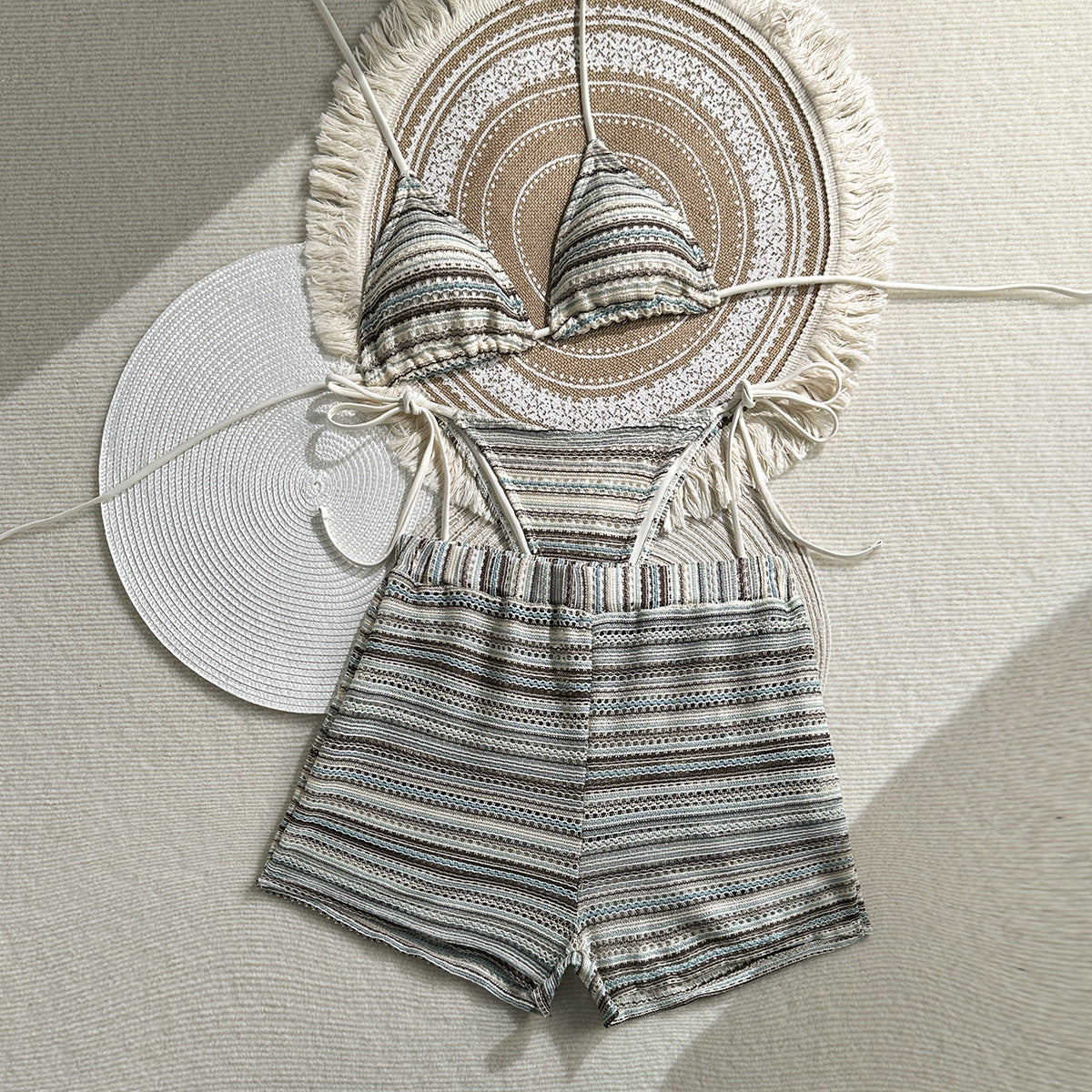 Damen Zweiteiliges Strand-Bikini-Set mit verspielt gestreiftem Oberteil und Shorts
