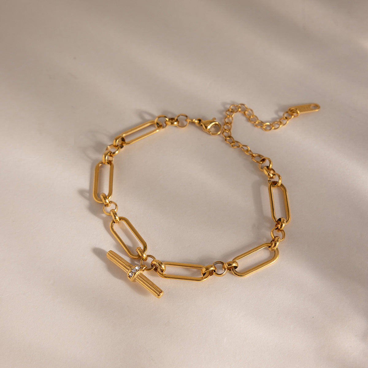 Damen Armband mit elegantem Kettenprofil und hypoallergener Edelstahlverarbeitung Shop Nory