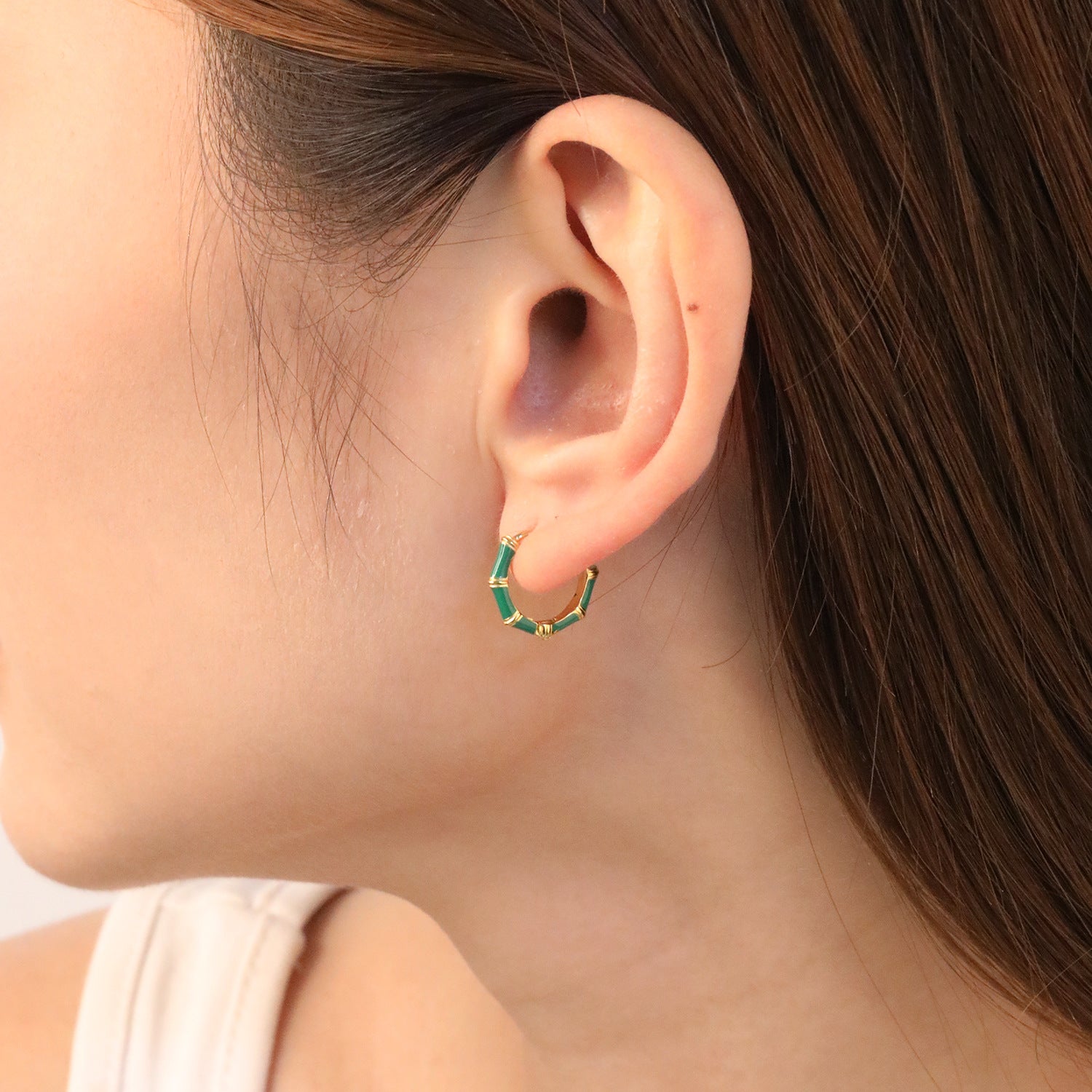 Damen Hochwertige Creolen mit floralem Muster und eleganter Oberfläche Shop Nory