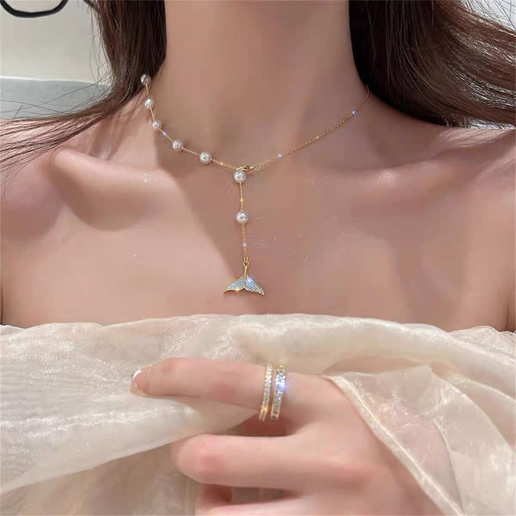 Damen Halskette mit eleganter Delphinflossen-Anhängern und paillettenverzierten Details Shop Nory