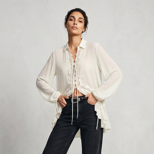 Damen Transparente Chiffonbluse mit Spitzenbesatz, Bindeband & asymmetrischem Volant-Saum Shop Nory