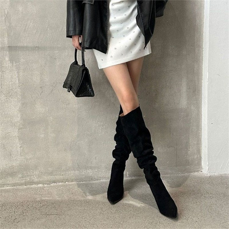 Damen Slouch‑Stiefel aus Wildlederoptik mit spitzer Zehenform und niedrigem Kitten‑Absatz Shop Nory