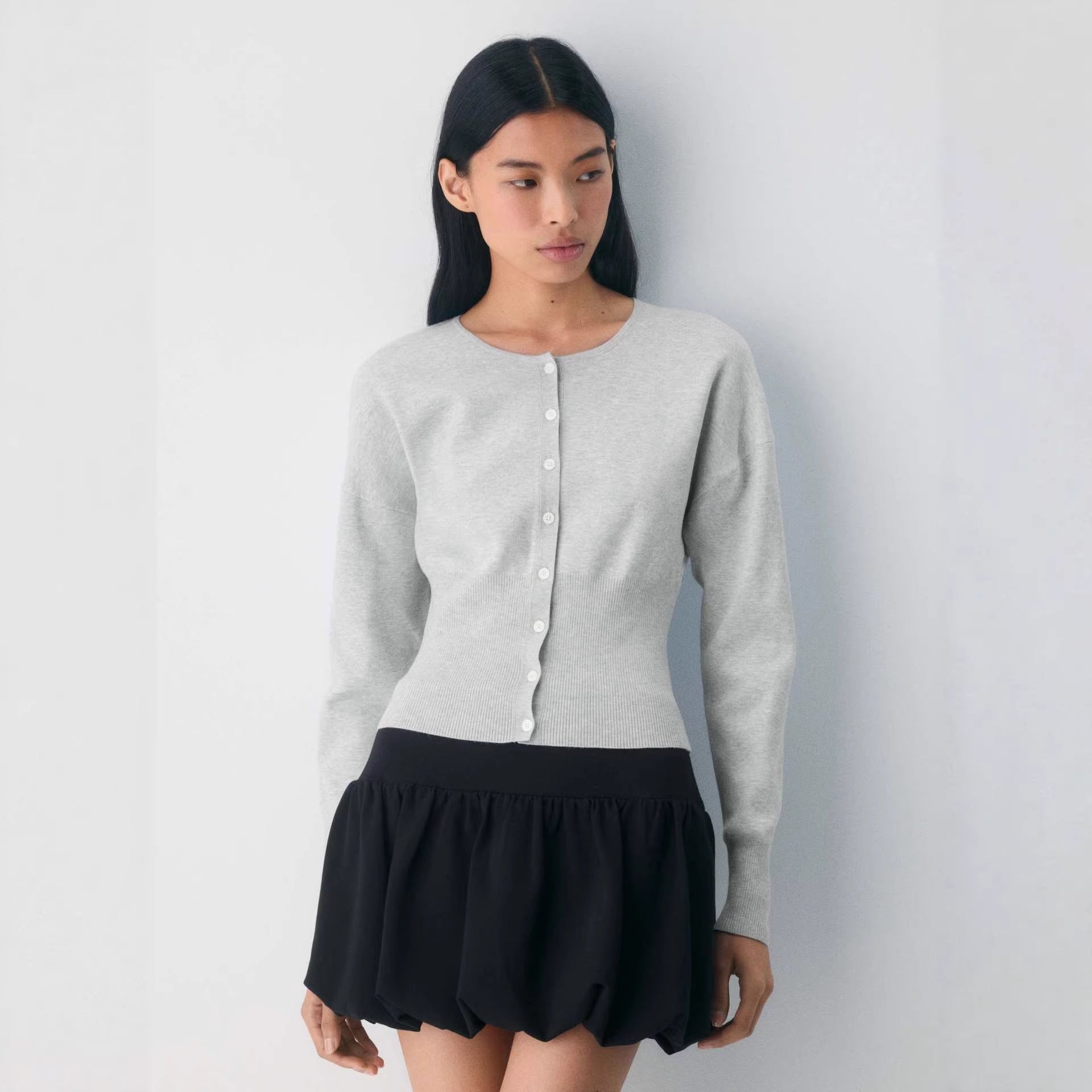 Damen Cropped Strickjacke mit Knopfleiste und Rippstrick