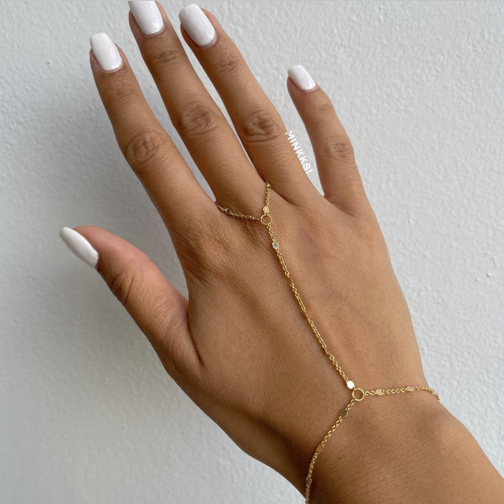 Damen Handkette aus feinen Gliederketten mit eleganten Akzenten Shop Nory