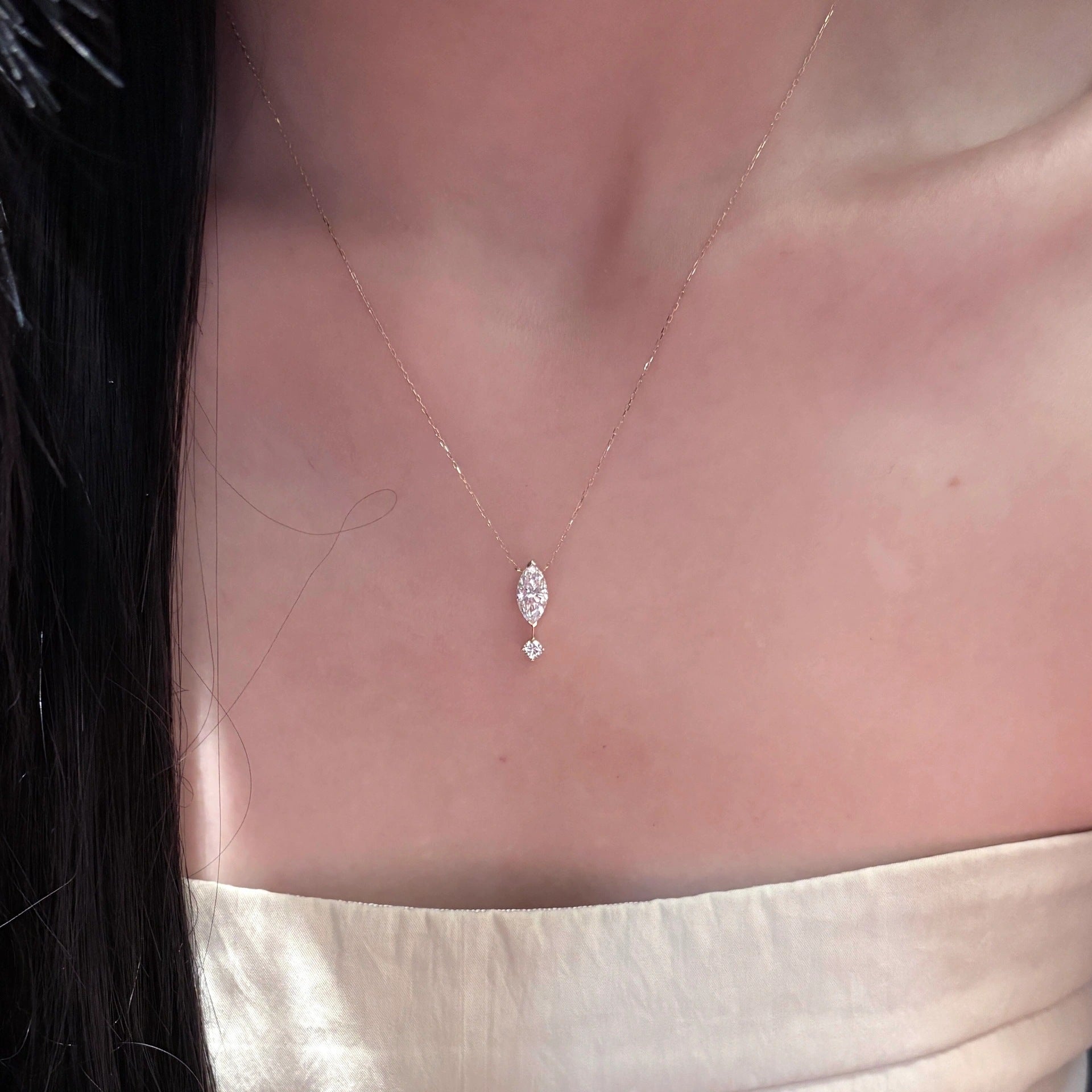 Damen zarte Halskette mit funkelndem Anhänger und hochwertigen Details Shop Nory