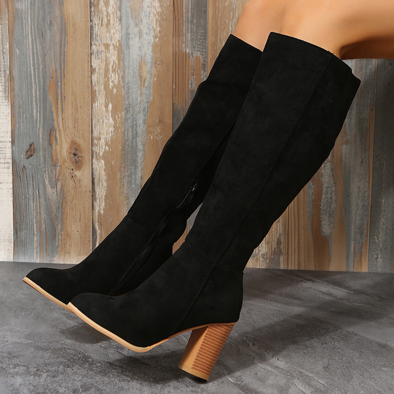 Damen Kniehohe Veloursoptik Stiefel mit skulpturellem Blockabsatz und seitlichem Reißverschluss Shop Nory