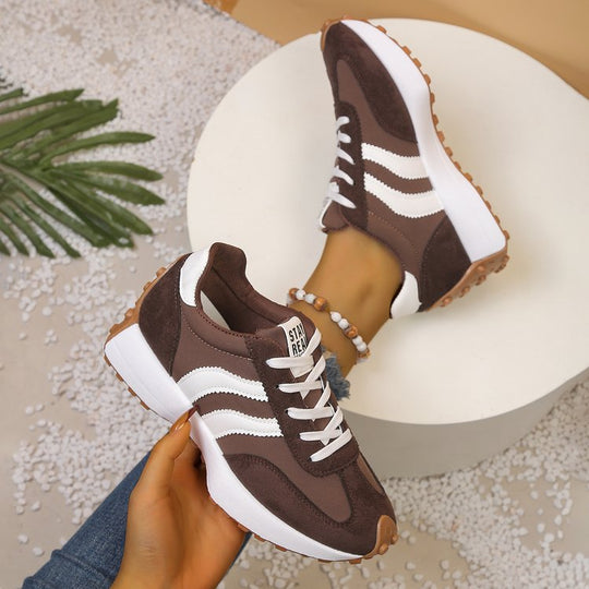 Damen Retro-Sneaker mit profilierter Gummisohle und dekorativen Zierstreifen Shop Nory