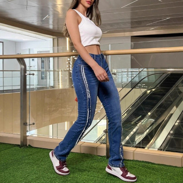 Damen Taillenbetonte High-Waist-Jeanshose mit vertikalen Raw-Edge-Streifen und leichtem Schlag Shop Nory