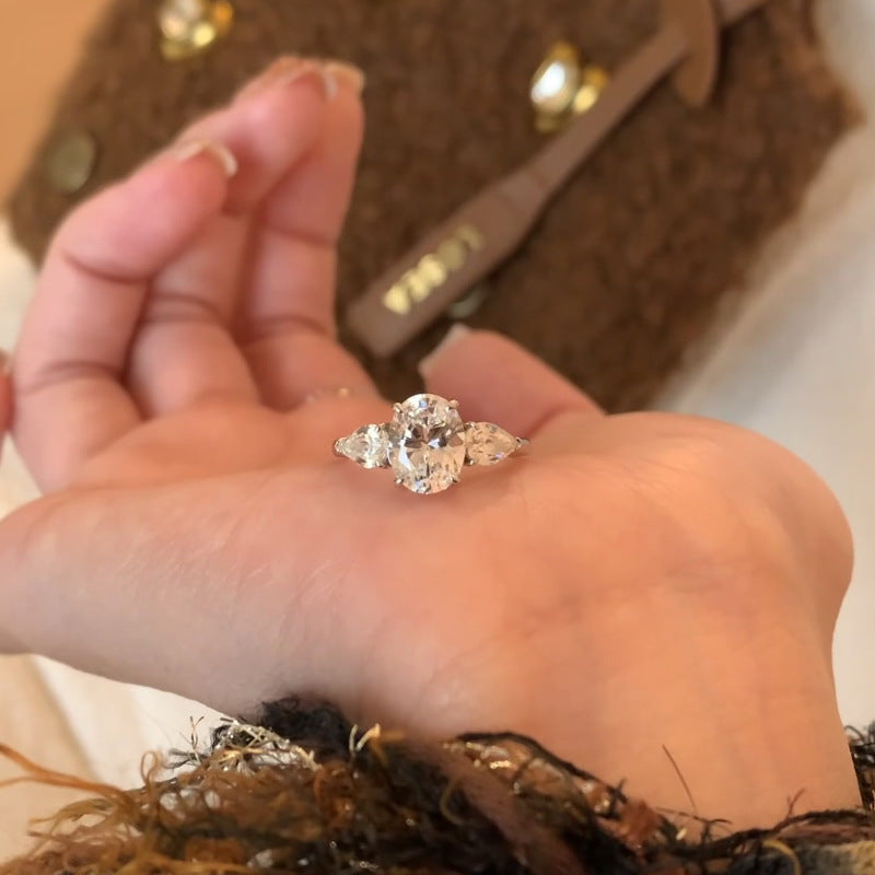 Damen Zarter und romantischer Ring mit funkelnden Zirkonia-Elementen Shop Nory
