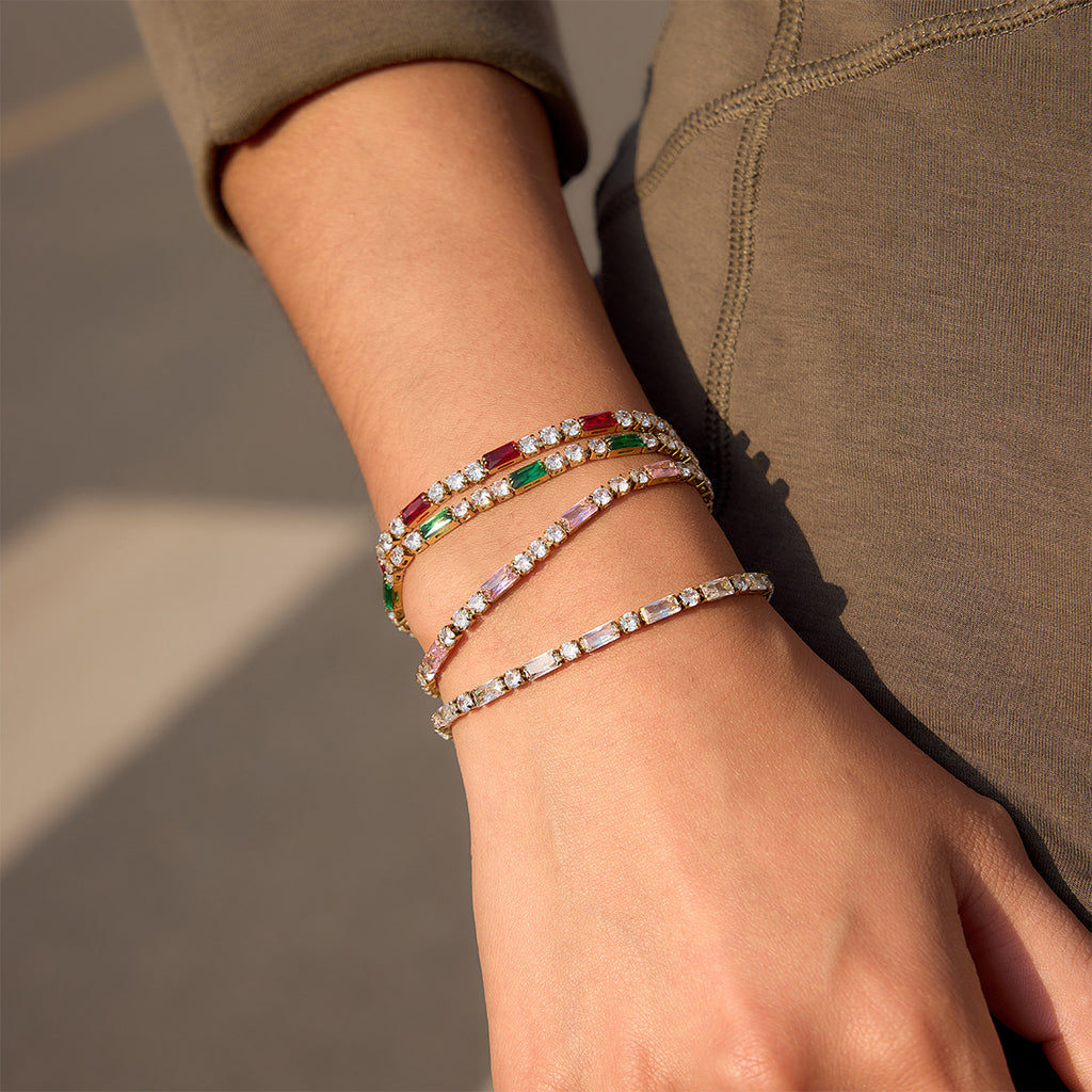 Damen Armband mit funkelnden Zirkonia und rotem Akzent Shop Nory