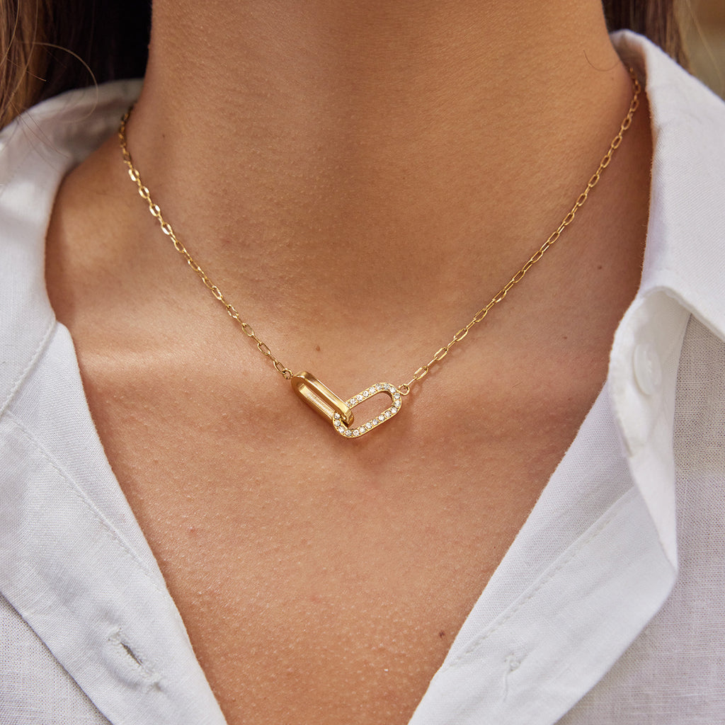 Damen Halskette mit elegantem V-Design und funkelnden Zirkonia-Akzenten Shop Nory