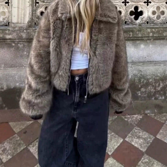 Damen Kurze Kunstpelz-Bomberjacke mit voluminösem Schalkragen und Reißverschluss Shop Nory