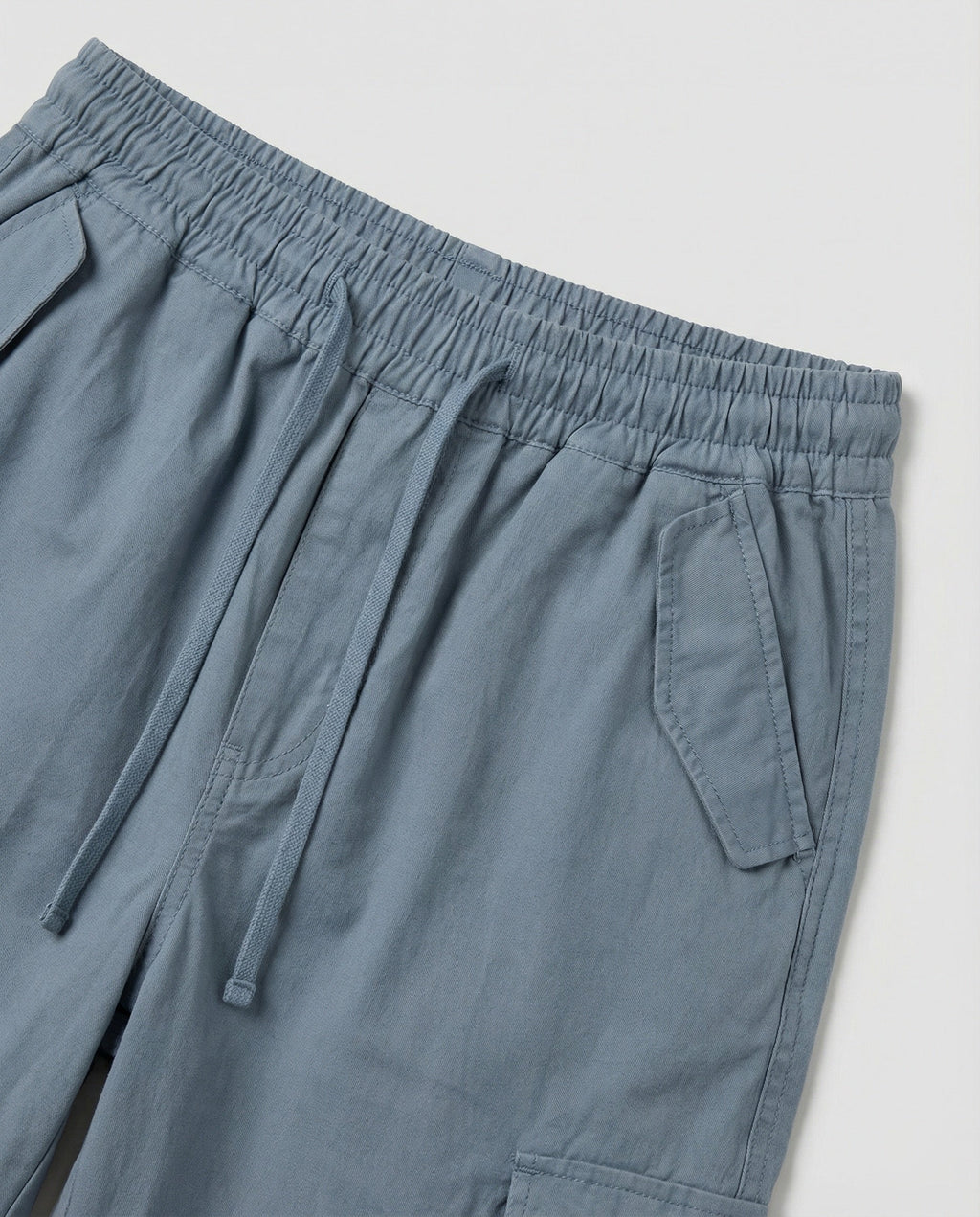Damen weite Cargo-Hose im Retro-Utility-Stil mit hochgeschnittenem Bund Tunnelzug Mehrfachklappentaschen und verstellbaren Seitenschlaufen