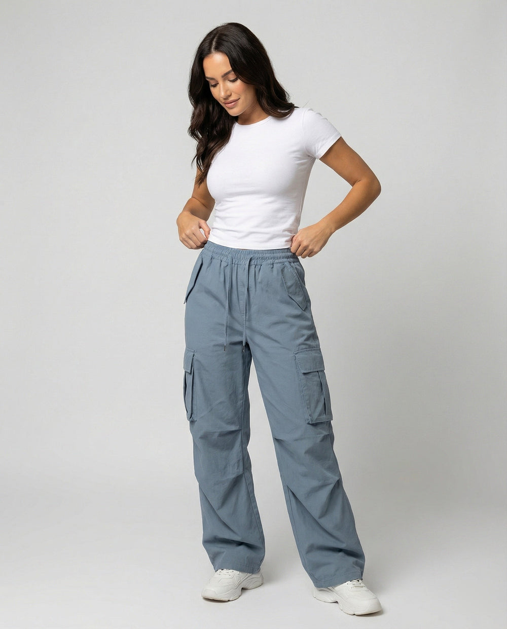 Damen weite Cargo-Hose im Retro-Utility-Stil mit hochgeschnittenem Bund Tunnelzug Mehrfachklappentaschen und verstellbaren Seitenschlaufen