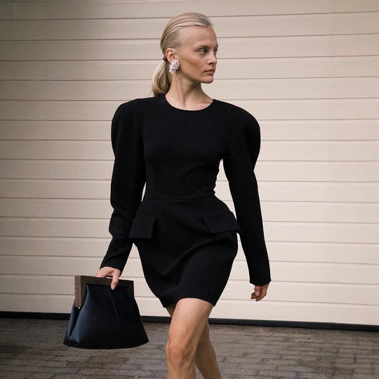Damen Tailliertes Minikleid mit strukturierten Schultern, langen Ärmeln und angedeutetem Peplum Shop Nory