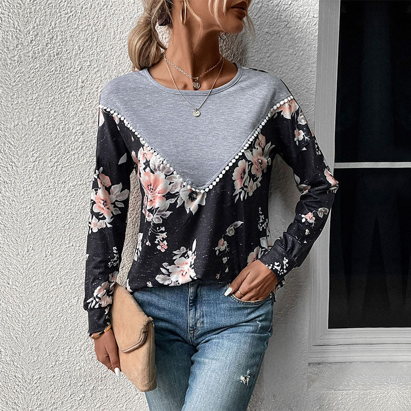 Damen Lässiges Langarm-Jerseyshirt mit kontrastiertem V‑Einsatz, Pompon‑Borte und floralem Alloverprint Shop Nory