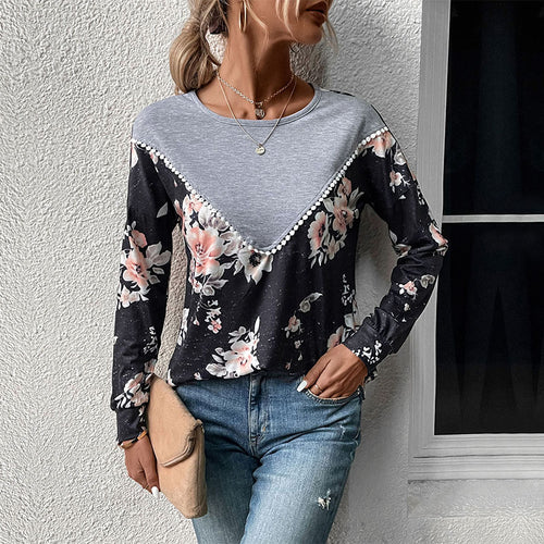 Damen Lässiges Langarm-Jerseyshirt mit kontrastiertem V‑Einsatz, Pompon‑Borte und floralem Alloverprint Shop Nory