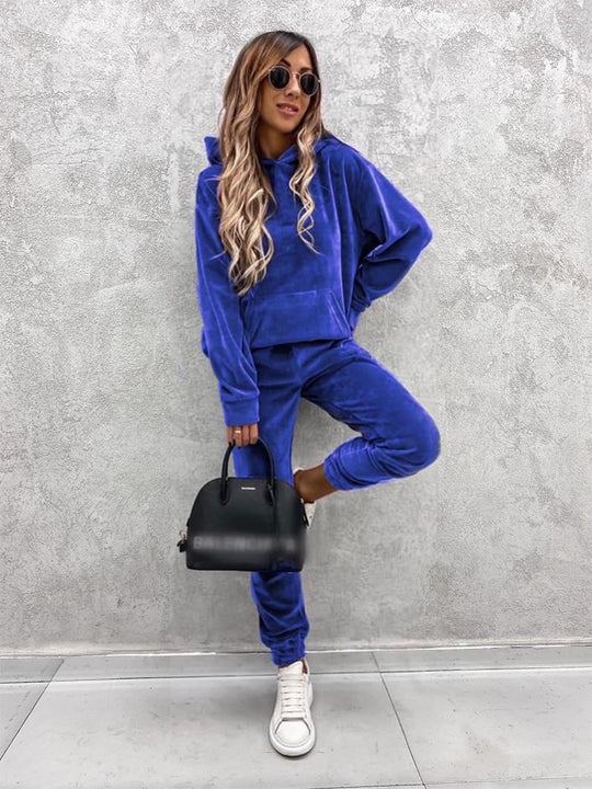 Damen Velours-Lounge-Set mit kuscheliger Kapuzenpullover und schmal zulaufender Jogginghose Shop Nory