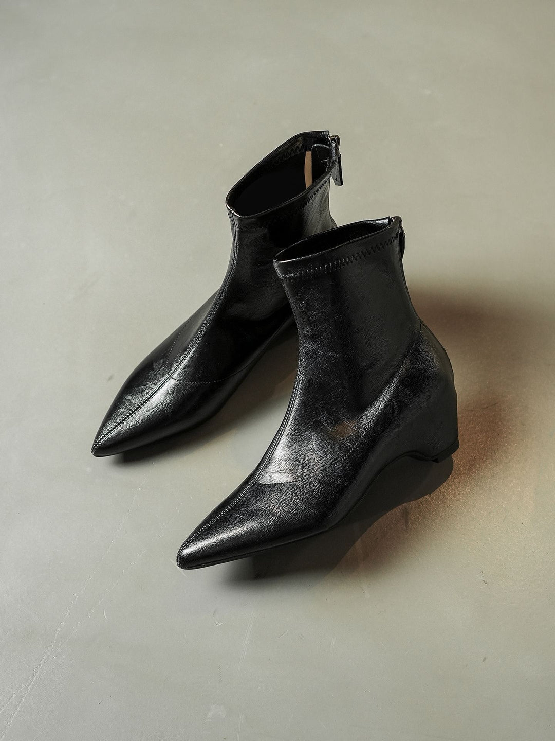 Damen Spitz zulaufende Ankle-Boots aus Glattleder mit integriertem Keilabsatz Shop Nory