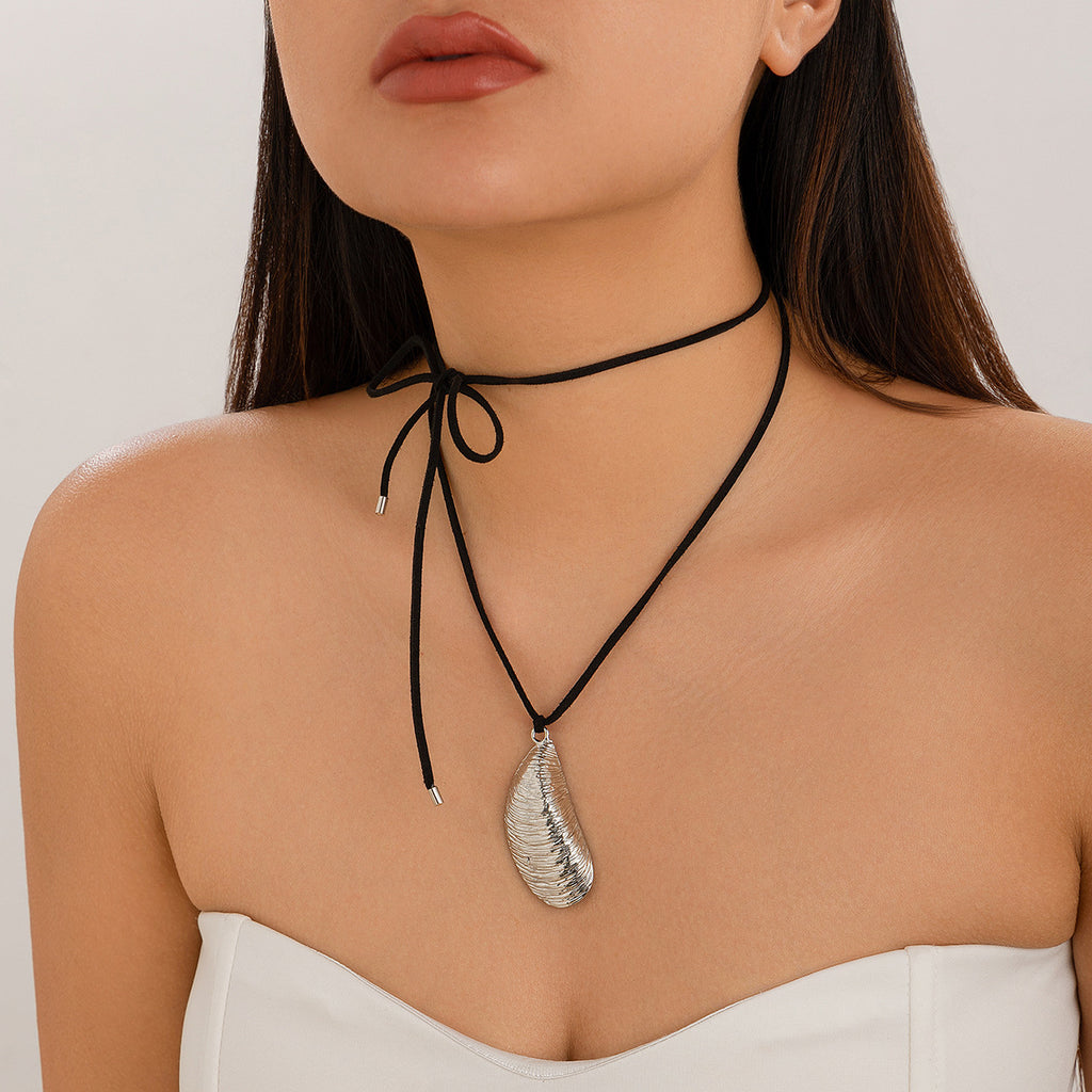 Damen Choker Halskette mit edlem Anhänger aus Metall