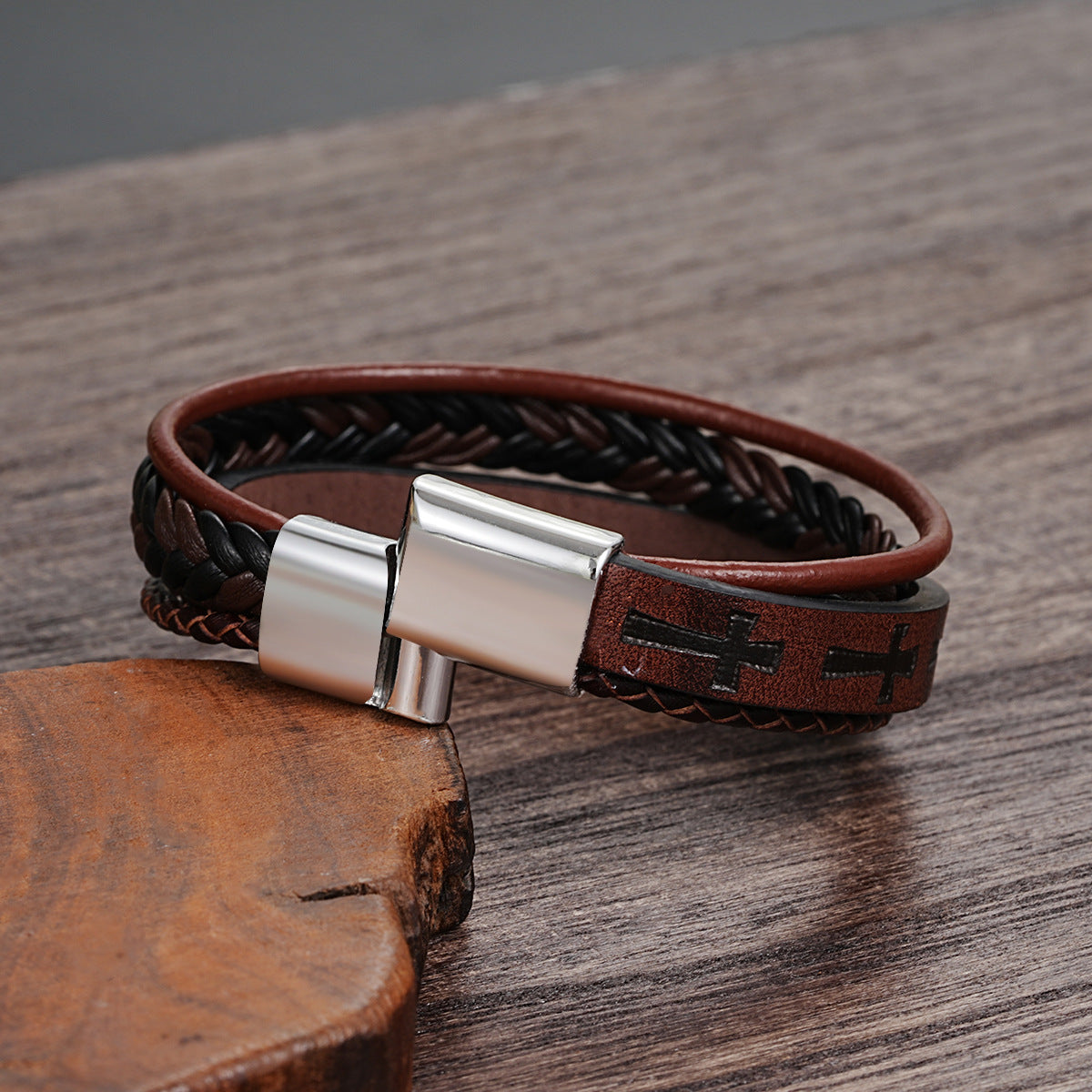 Damen multifunktionales Lederarmband mit geflochtenem Design und Kreuzsymbolen Shop Nory