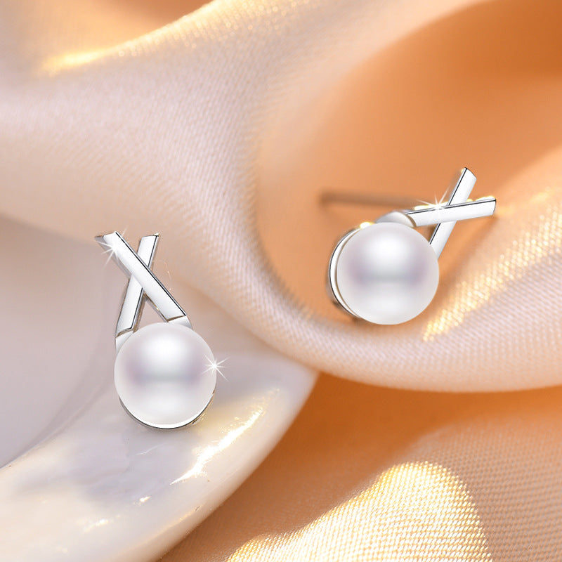Damen Ohrstecker mit elegantem Perlendesign und modernem Kreuzmotiv Shop Nory