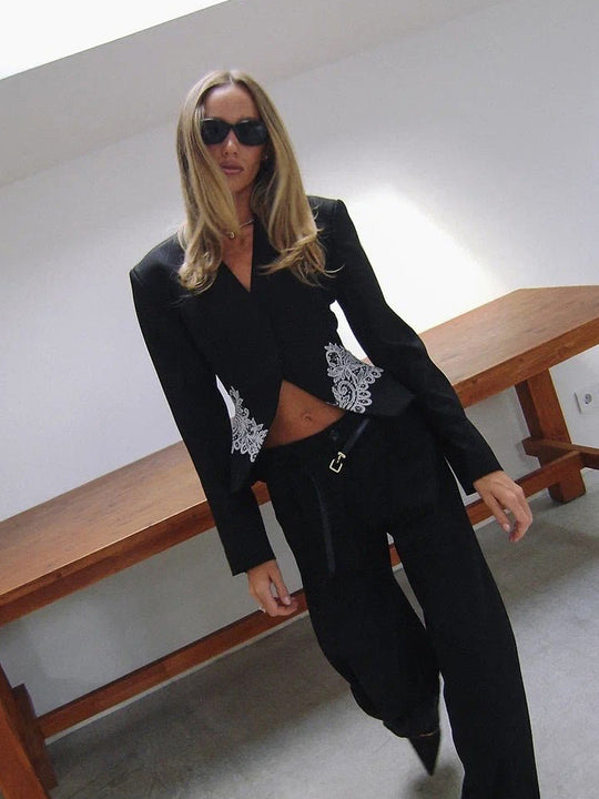 Damen Sculpted Cropped-Blazer mit Spitzenbesatz und taillierter Silhouette Shop Nory