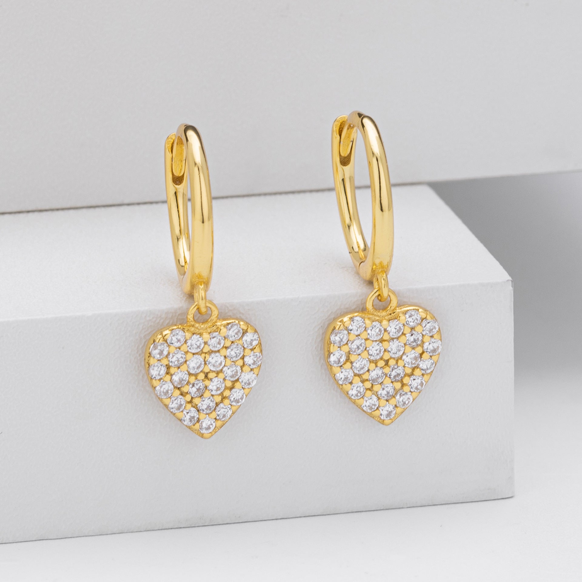 Damen Ohrhänger mit funkelnden Herzanhängern aus hochwertigem 925 Sterling Silber Shop Nory