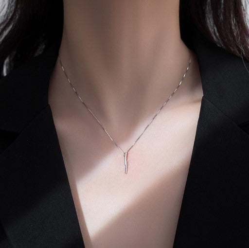 Damen Halskette mit minimalistischer Achse und funkelndem Detail Shop Nory