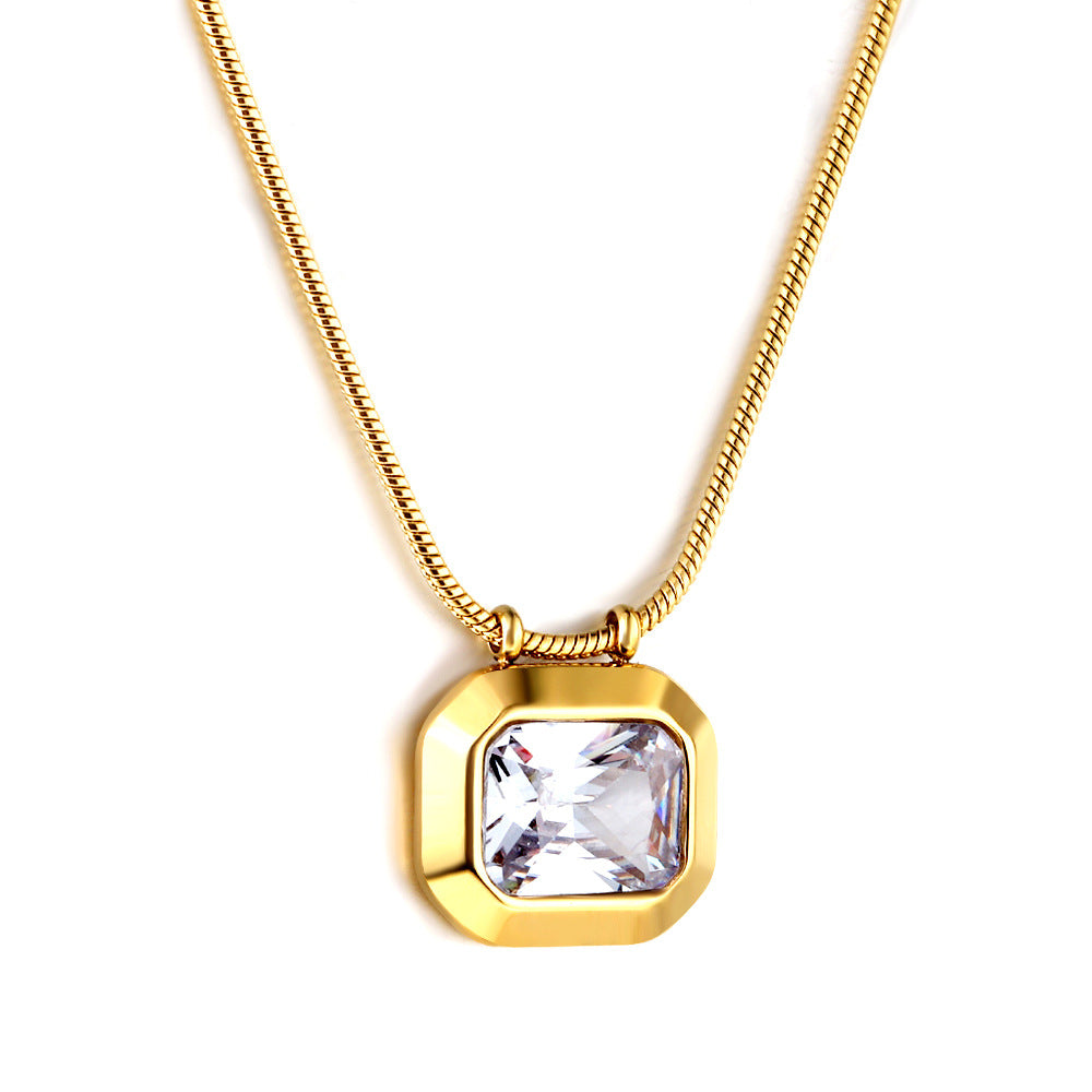 Damen Halskette mit funkelndem rechteckigem Anhänger aus goldplattiertem Edelstahl Shop Nory