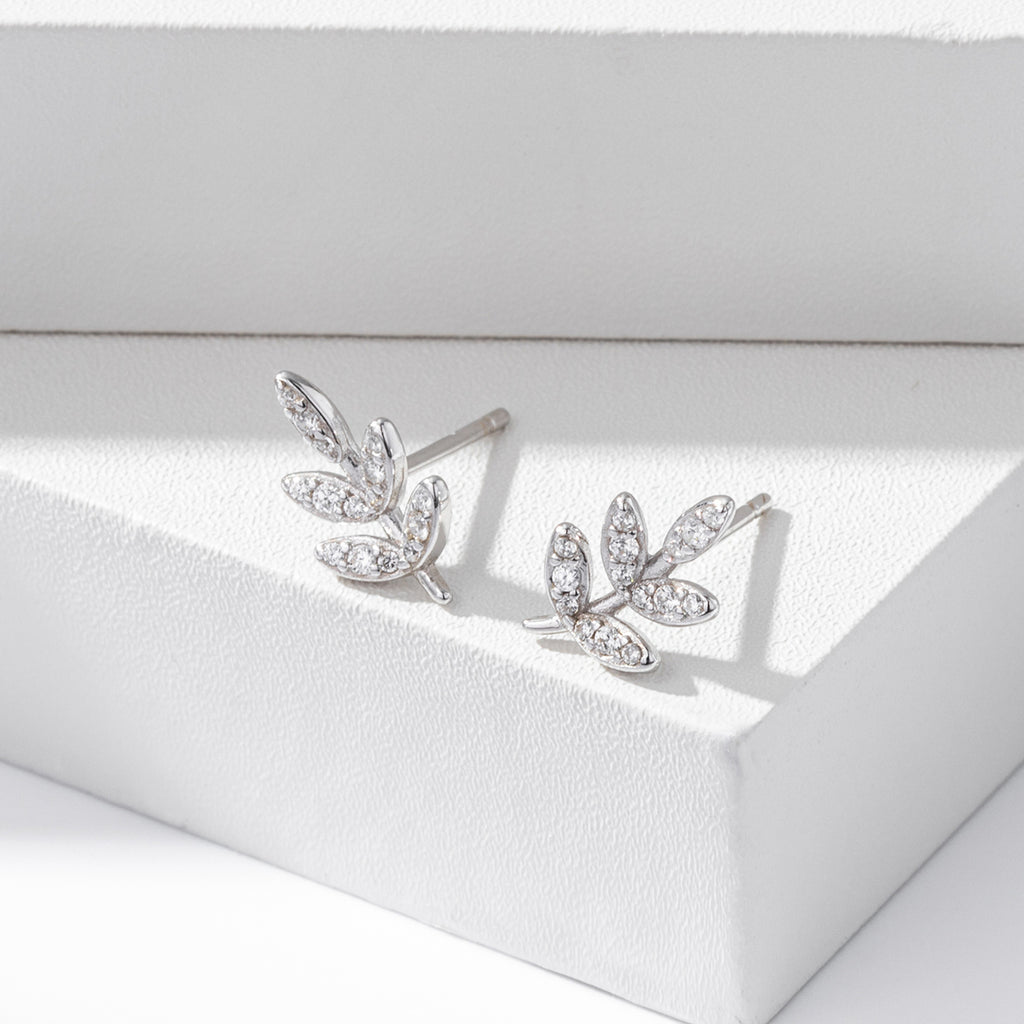 Damen Ohrstecker im eleganten Blatt-Design mit funkelnden Zirkonia Shop Nory