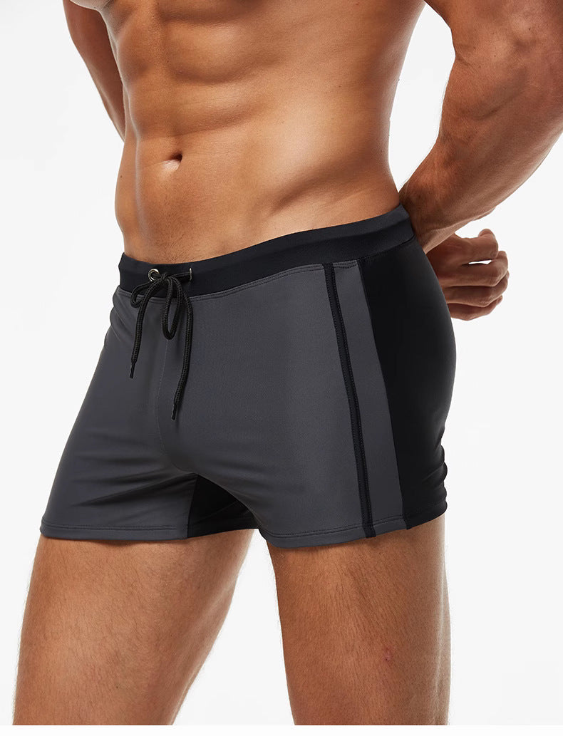 Herren Bade-Shorts mit peppigen Kontrastelementen